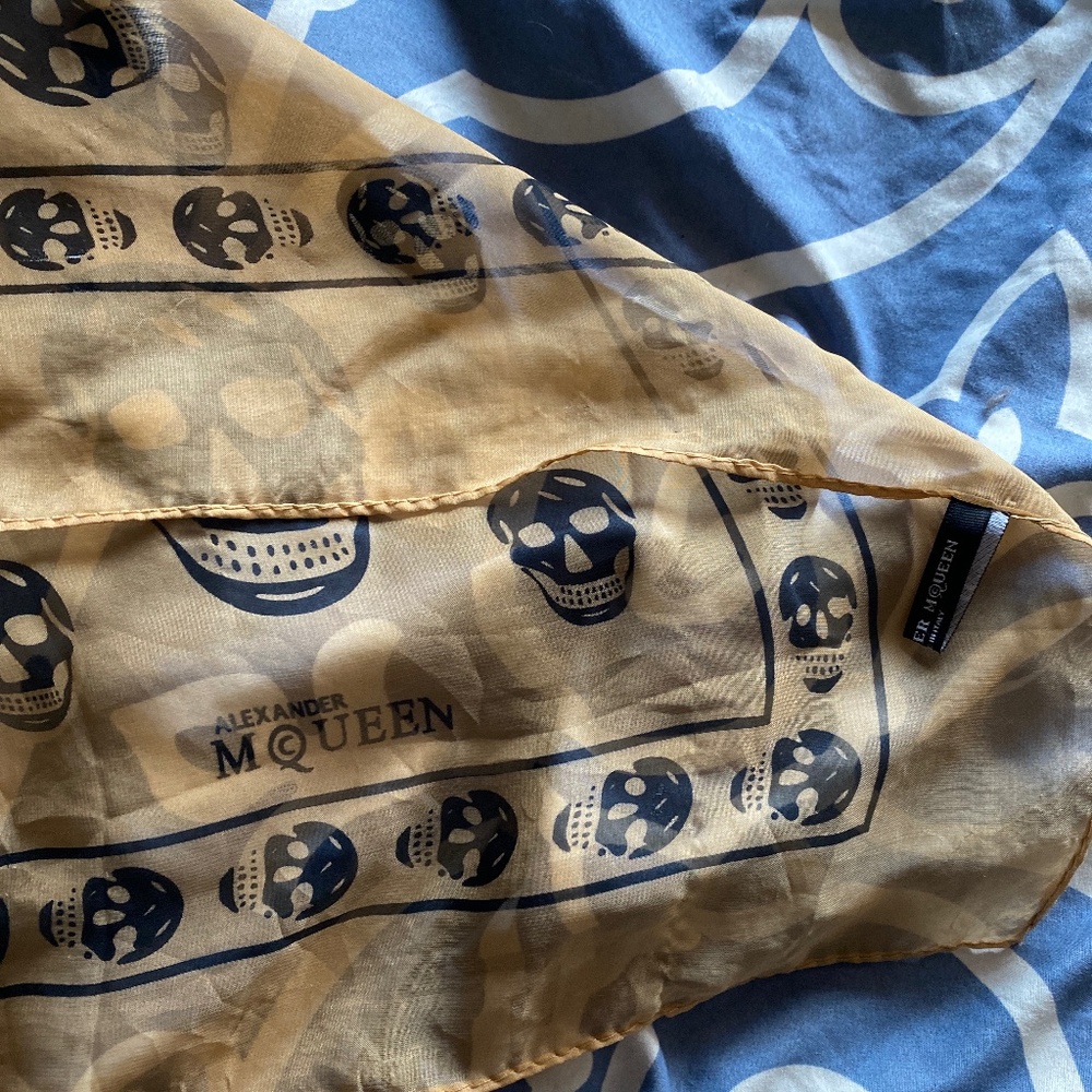 Alexander McQueen skull scarf